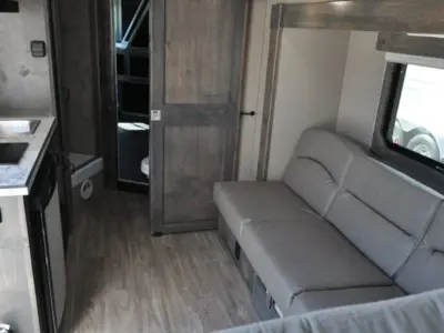 2027 Shadow 69236E-3SL-GN-E-LQ Trailer
